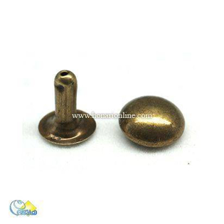 از زیر و رو در هنر چرم دوزی برای اتصال دو لایه چرم در قسمت هایی مانند بند کیف و ... استفاده می شود.  زیر و رو در انواع، تخت، قپه ای، دو طرفه، طرح دار و ... موجود است و برای اتصال آن به سمبه ی مخصوص نیاز است که باید سایز آن را متناسب با سایز زیر و رو انتخاب کنید.