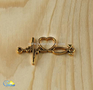 زیورآلات،ساخت زیوآلات دست ساز،وسایل مورد نیاز ساخت زیورآلات،فروش انواع لوازم مورد نیاز ساخت زیورآلات مانند:انواع پلاک و آویز،حلقه و میخ،پیچ و بست،انواع نخ،انواع مروارید وصدف در فروشگاه هنری آنلاین،خرید انواع پلاک و آویز،لوازم ساخت زیورآلات از کجا بخرم،قیمت لوازم ساخت زیورآلات،فروش انواع پلاک دستبند،فروش آویز در طرح های متنوع،ساخت زیورآلات دست ساز،هنری،فروش لوازم هنری،انواع لوازم هنری،هنری آنلاین،فروشگاه اینترنتی هنری آنلاین