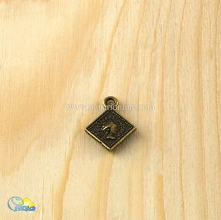 زیورآلات،ساخت زیوآلات دست ساز،وسایل مورد نیاز ساخت زیورآلات،فروش انواع لوازم مورد نیاز ساخت زیورآلات مانند:انواع پلاک و آویز،حلقه و میخ،پیچ و بست،انواع نخ،انواع مروارید وصدف در فروشگاه هنری آنلاین،خرید انواع پلاک و آویز،لوازم ساخت زیورآلات از کجا بخرم،قیمت لوازم ساخت زیورآلات،فروش انواع پلاک دستبند،فروش آویز در طرح های متنوع،ساخت زیورآلات دست ساز،هنری،فروش لوازم هنری،انواع لوازم هنری،هنری آنلاین،فروشگاه اینترنتی هنری آنلاین